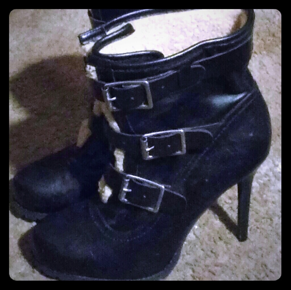 Simply Vera Wang high heel boots